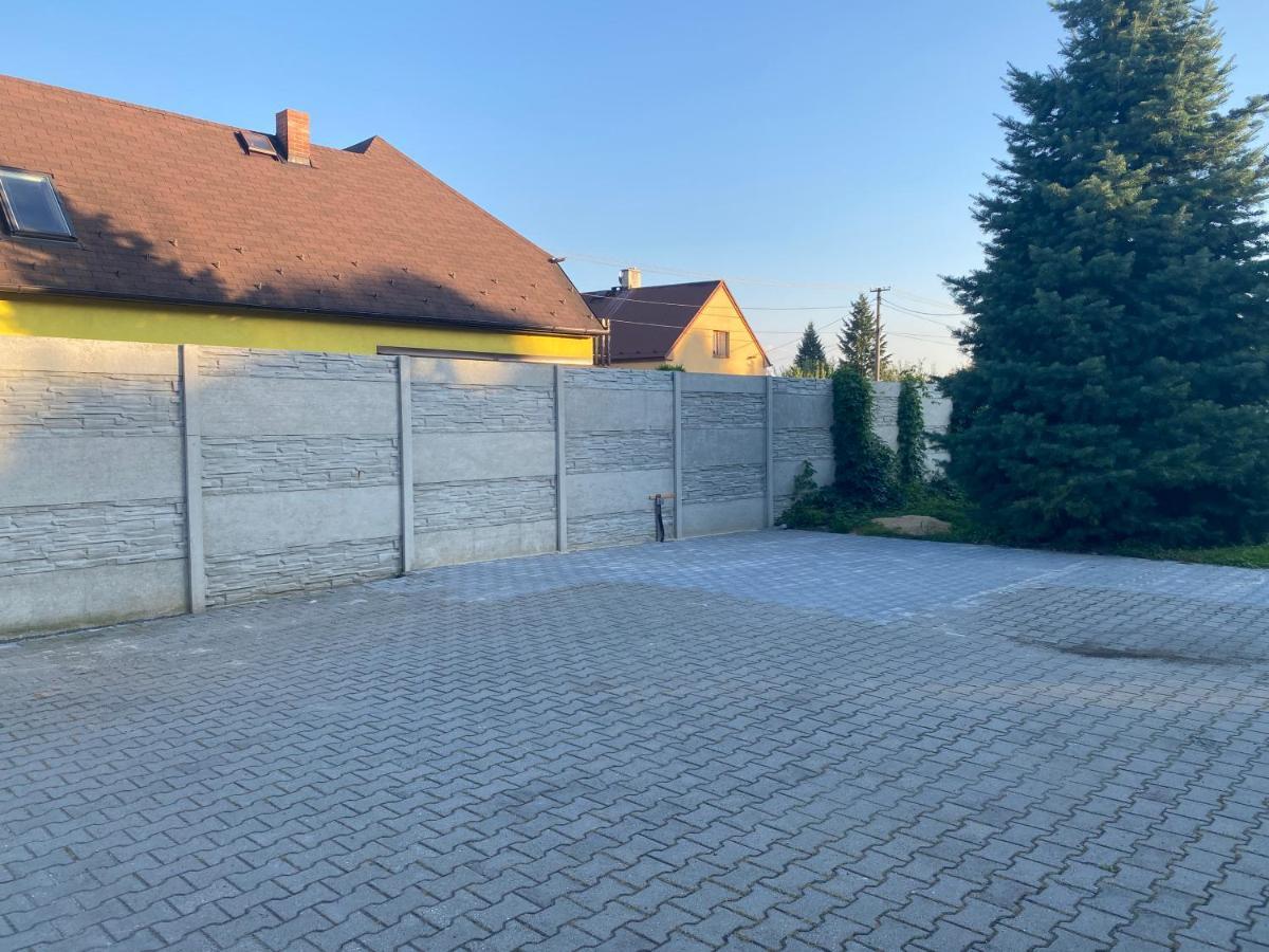 Penzio Ostrava Apartment Bagian luar foto